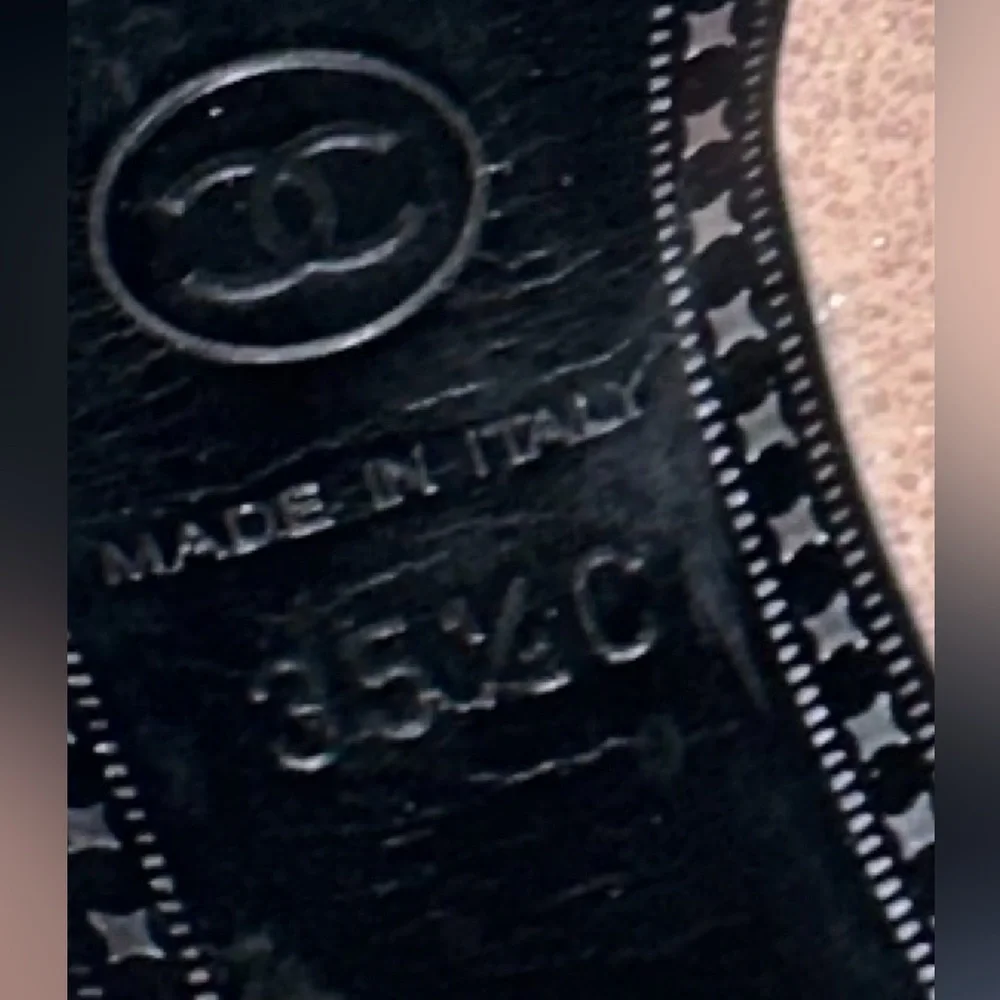 Vintage CHANEL Glitter Cap-Toe Suede Heels – Rare Size 35.5C - Picture 15 of 16